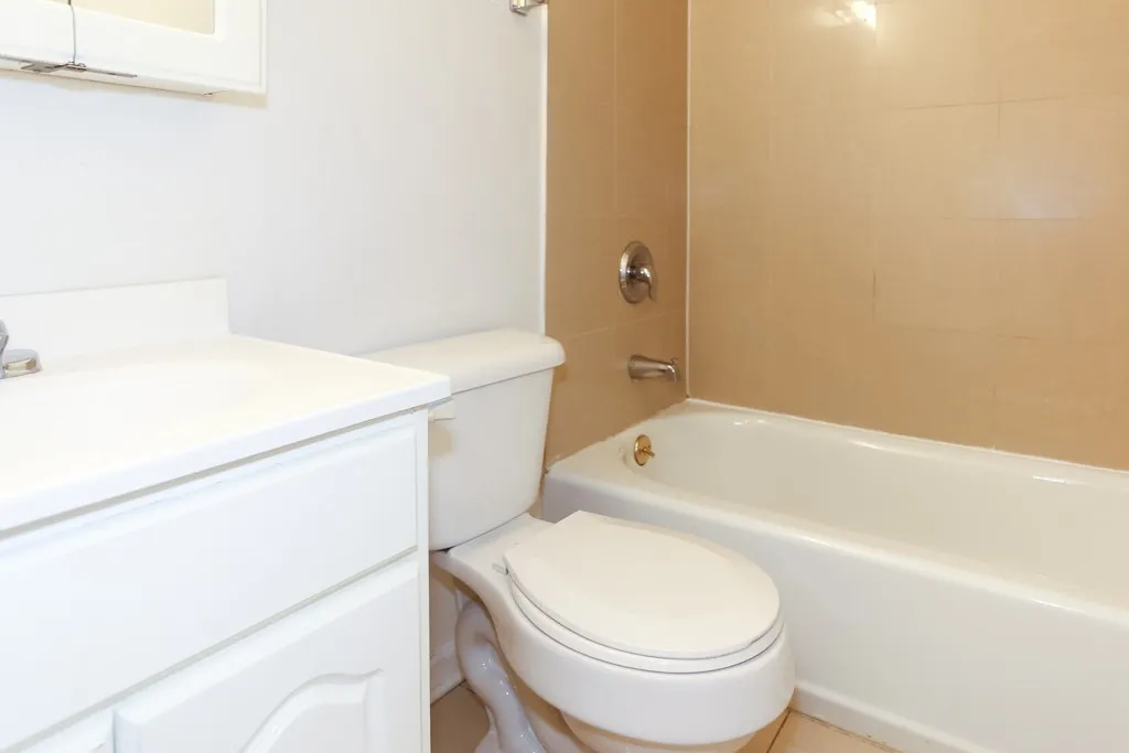 525 W Oakdale Ave, ,  60657, USA 60657-unit#209-Chicago-IL