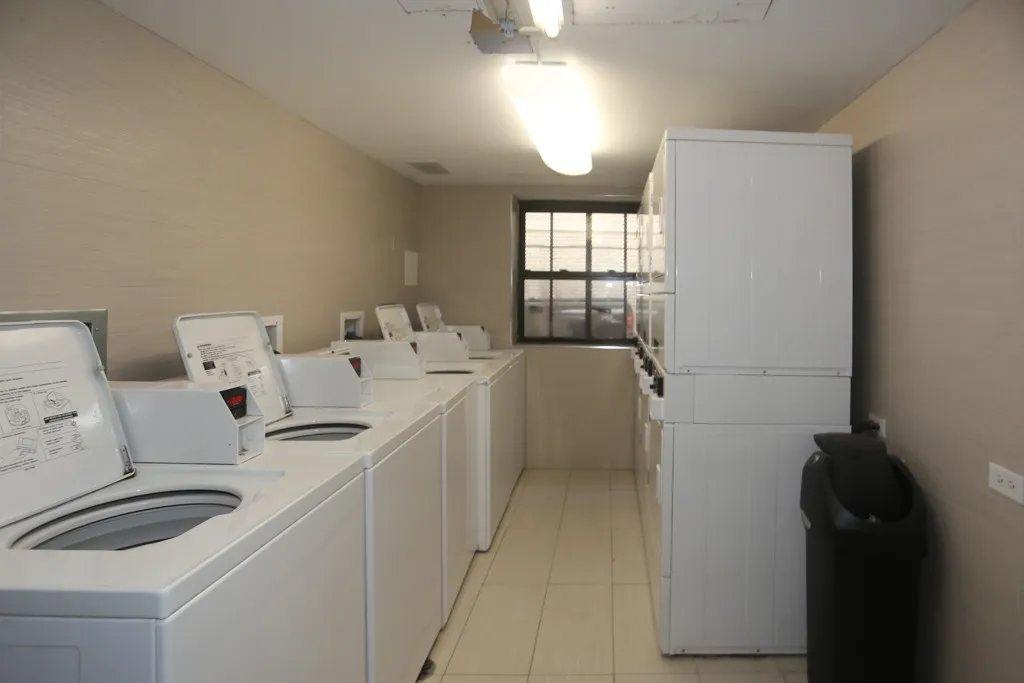 525 W Oakdale Ave, ,  60657, USA 60657-unit#209-Chicago-IL