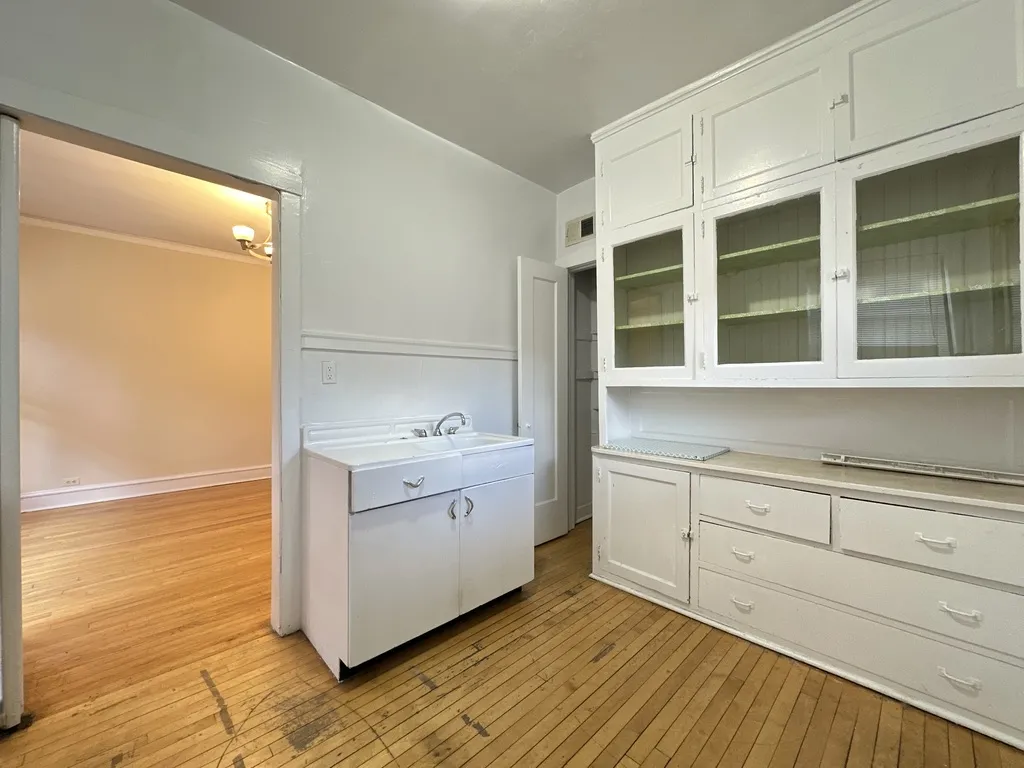 1307 Oak Ave, Evanston,  60201, USA 60201-unit#3W-Chicago-IL