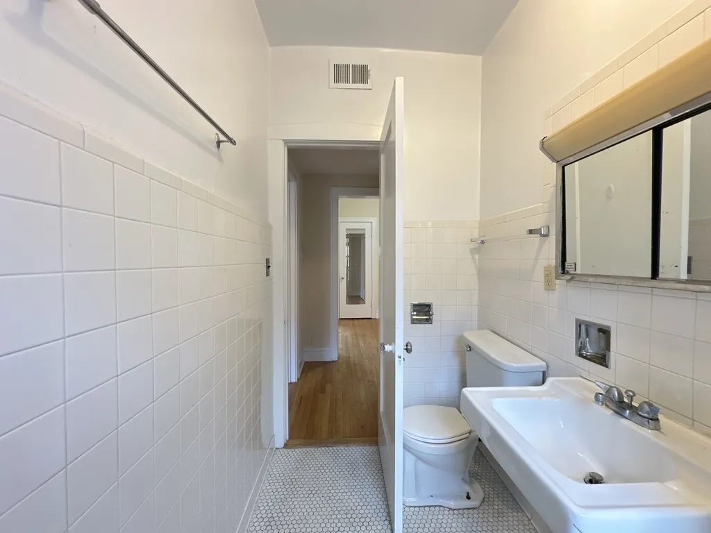 1307 Oak Ave, Evanston,  60201, USA 60201-unit#3W-Chicago-IL