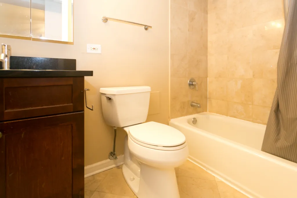 4180 N Marine Dr, , 60613, USA 60613-unit#202-Chicago-IL