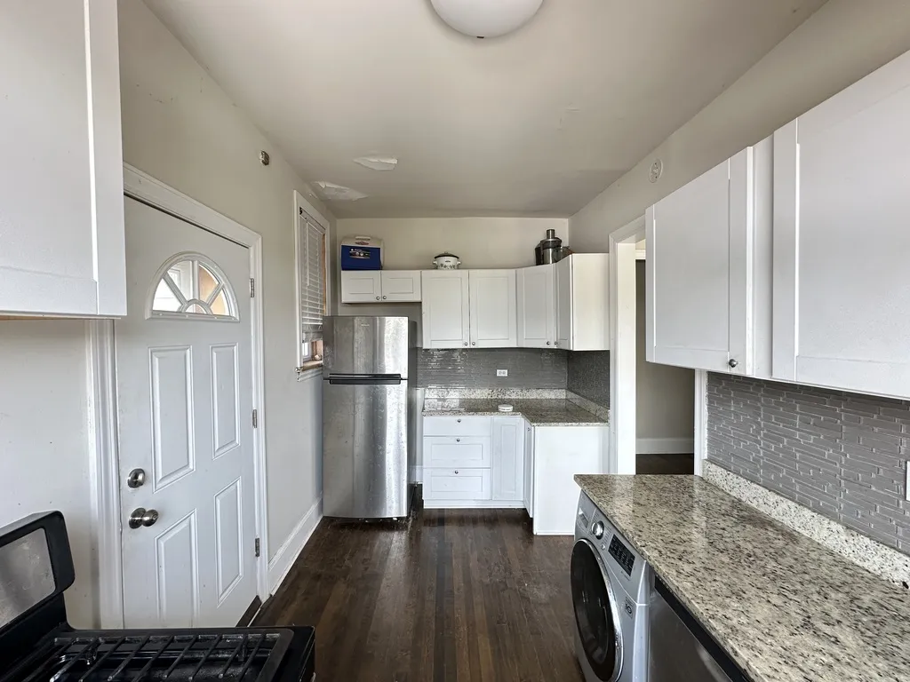312 Lee St, Evanston,  60202, USA 60202-unit#3-Chicago-IL