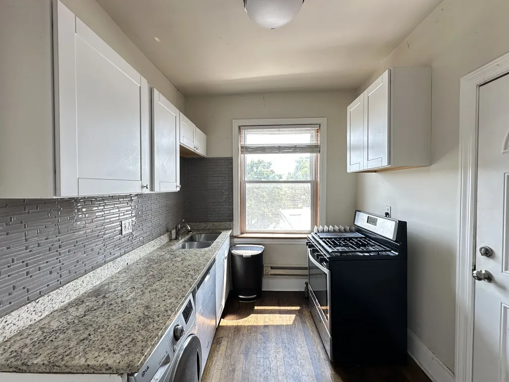 312 Lee St, Evanston,  60202, USA 60202-unit#3-Chicago-IL