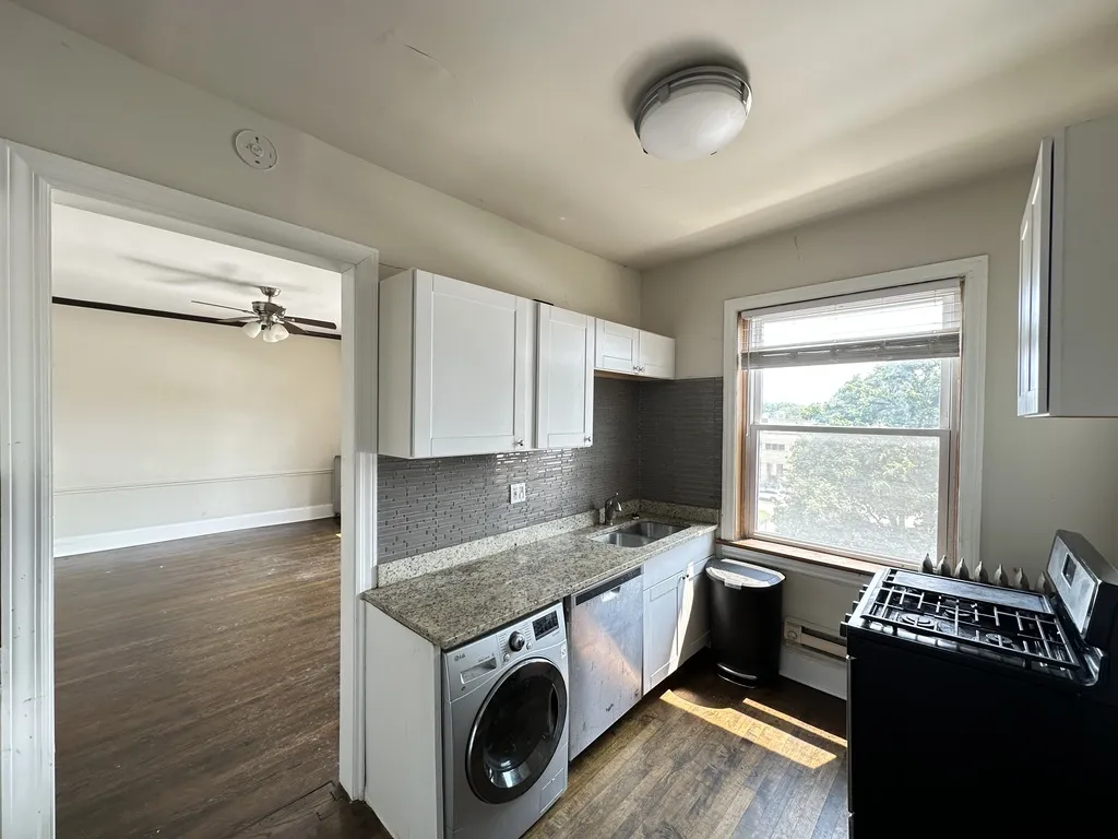 312 Lee St, Evanston,  60202, USA 60202-unit#3-Chicago-IL