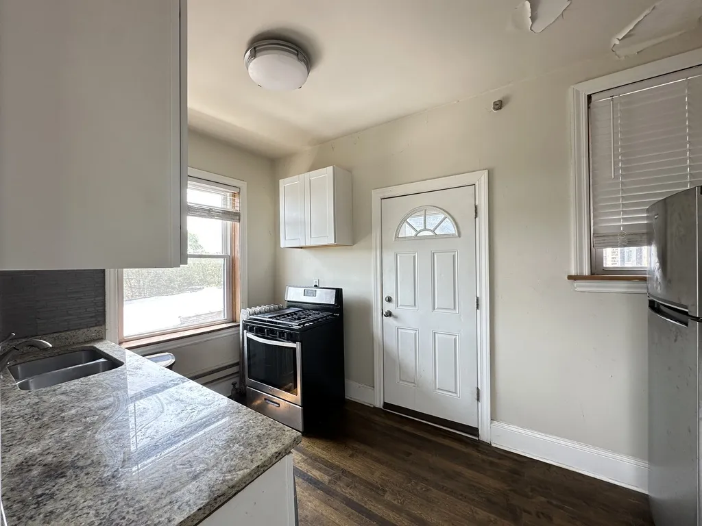312 Lee St, Evanston,  60202, USA 60202-unit#3-Chicago-IL