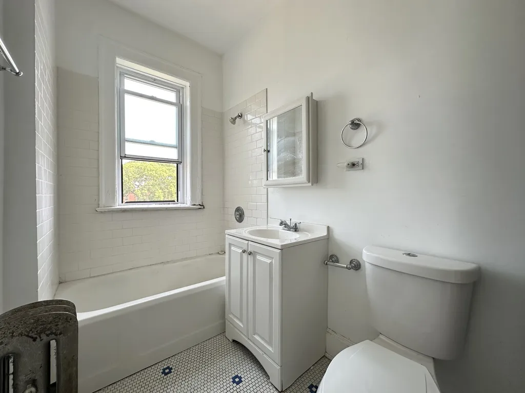 312 Lee St, Evanston,  60202, USA 60202-unit#3-Chicago-IL