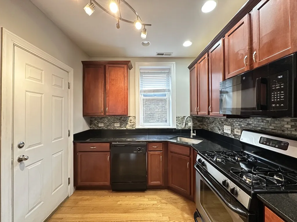 3244 N Clifton Ave, , 60657, USA 60657-unit#2W-Chicago-IL