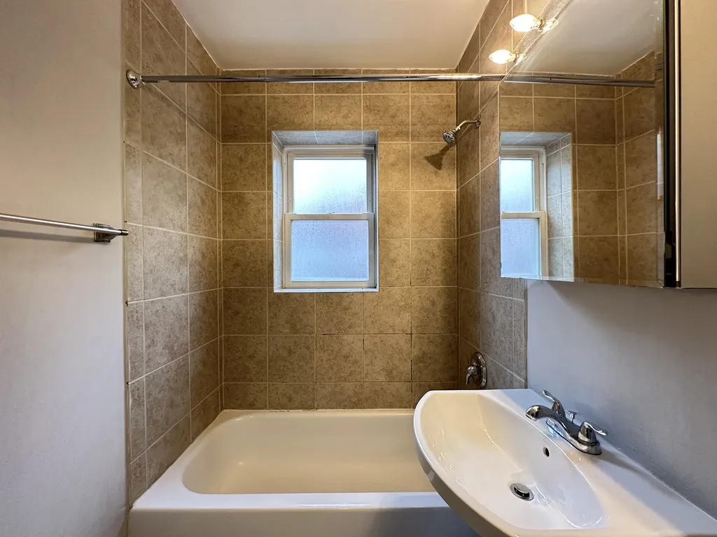 3244 N Clifton Ave, , 60657, USA 60657-unit#2W-Chicago-IL