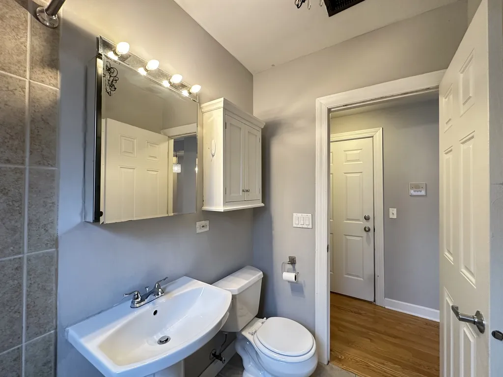3244 N Clifton Ave, , 60657, USA 60657-unit#2W-Chicago-IL