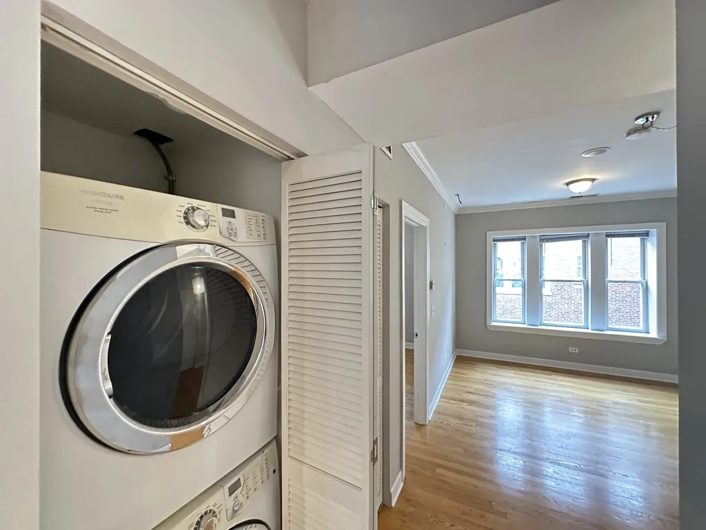 3244 N Clifton Ave, , 60657, USA 60657-unit#2W-Chicago-IL