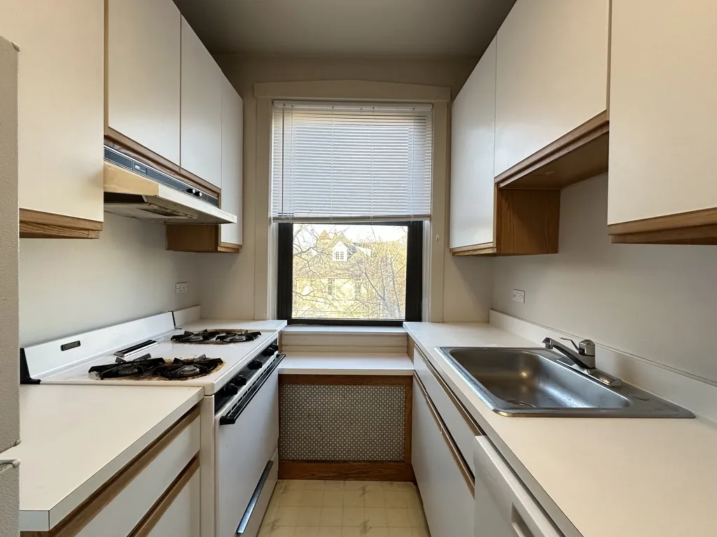 1321 Oak Ave, Evanston,  60201, USA 60201-unit#3B-Chicago-IL