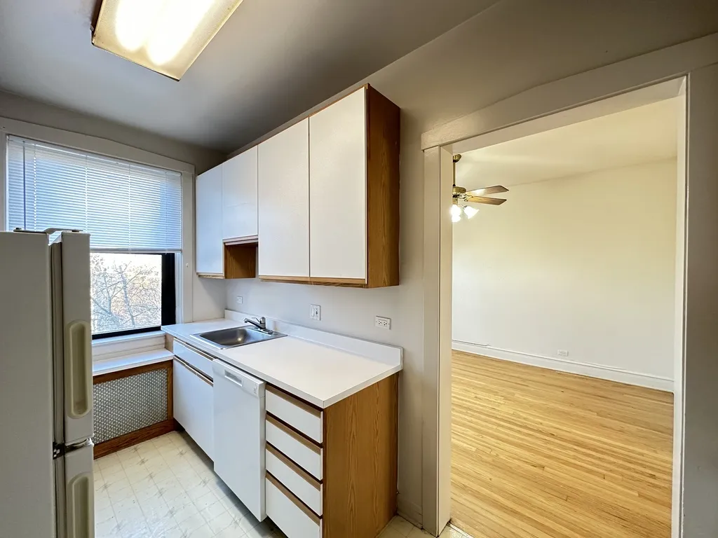 1321 Oak Ave, Evanston,  60201, USA 60201-unit#3B-Chicago-IL