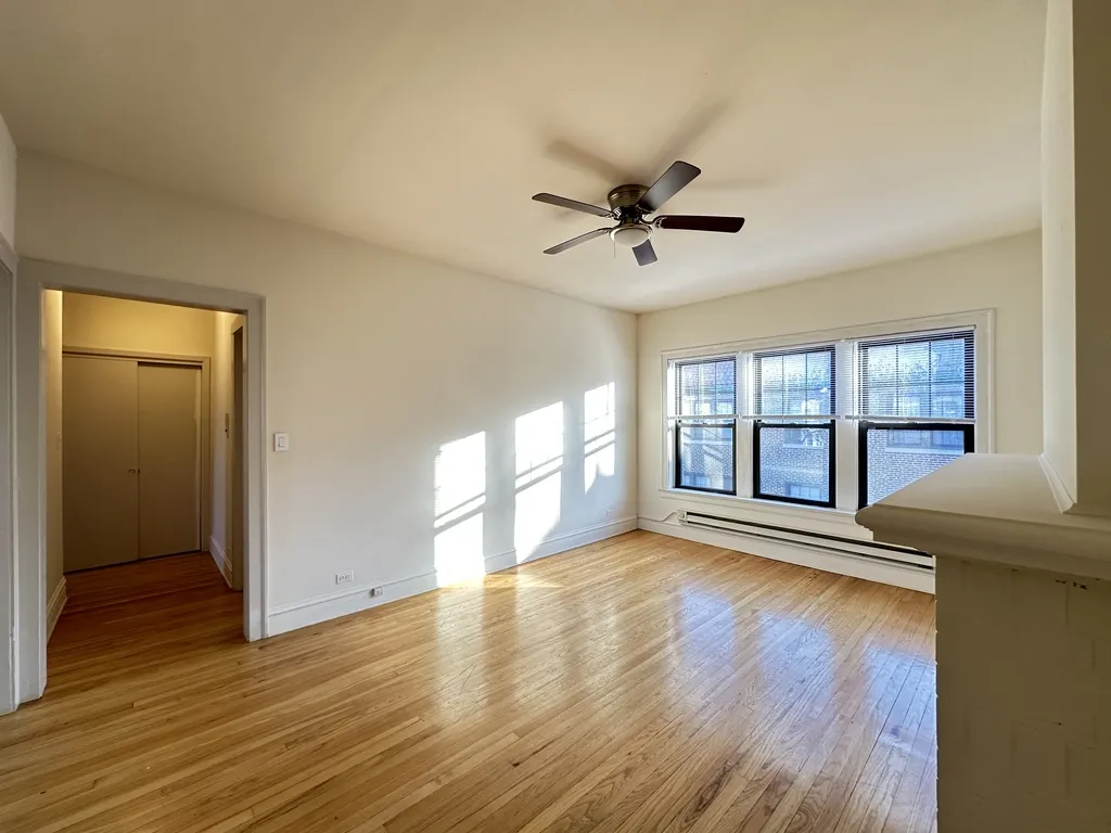 1321 Oak Ave, Evanston,  60201, USA 60201-unit#3B-Chicago-IL
