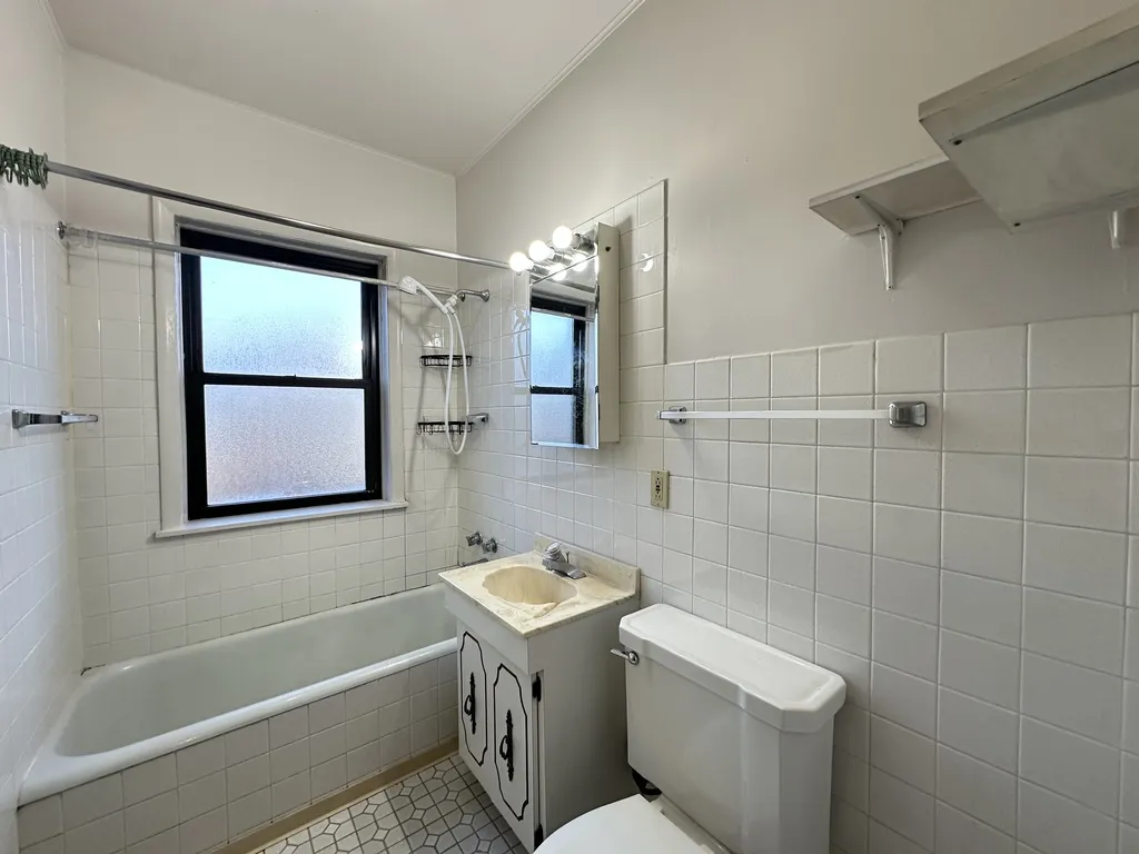 1321 Oak Ave, Evanston,  60201, USA 60201-unit#3B-Chicago-IL