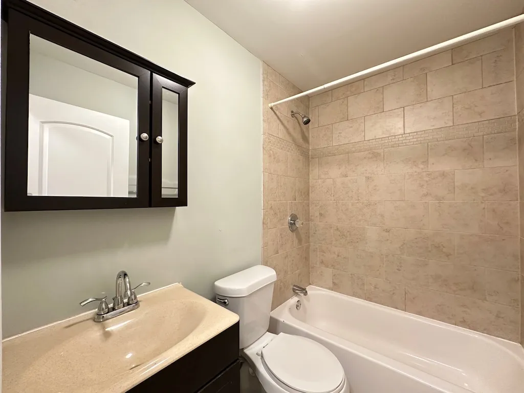 696 Elm Pl, ,  60035, USA 60035-unit#210-Highland Park-IL