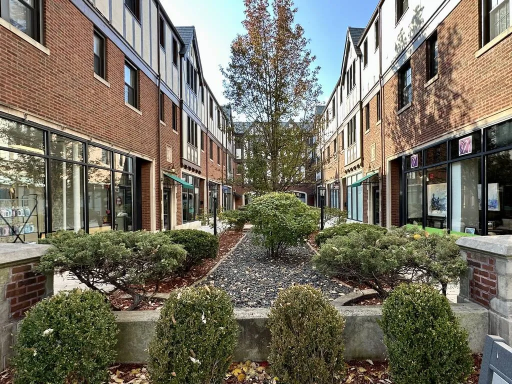 896 Green Bay Rd, , 60093, USA 60093-unit#A18-Winnetka-IL