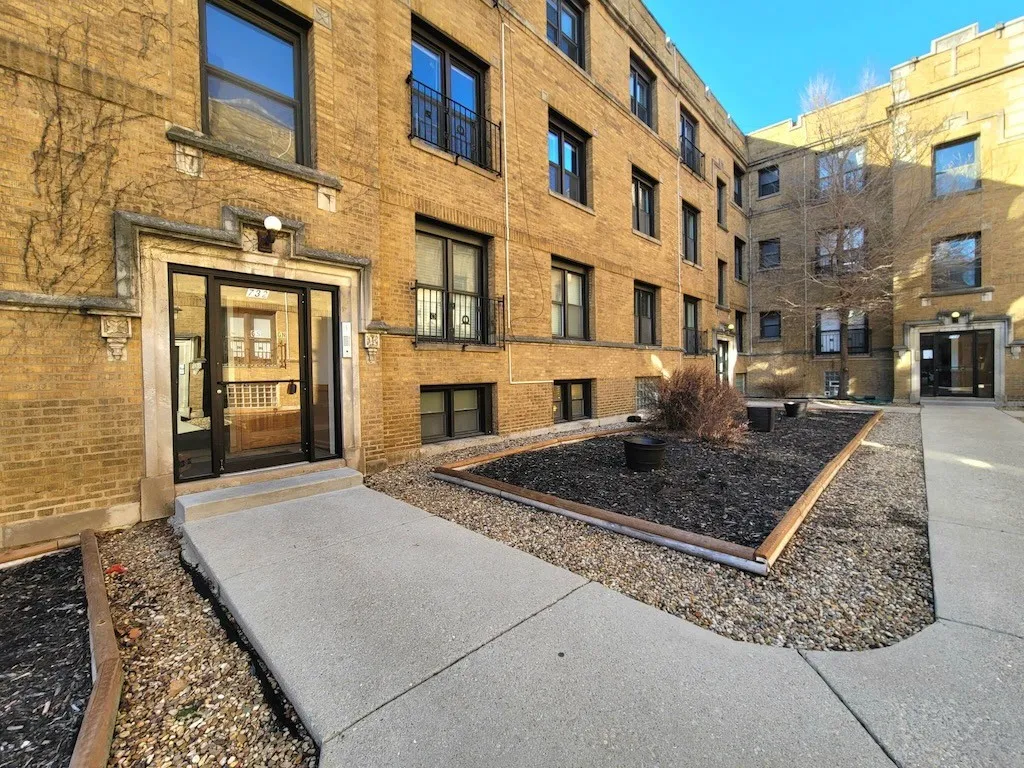 732 W Roscoe St, , 60657, USA 60657-unit#NGA-Chicago-IL