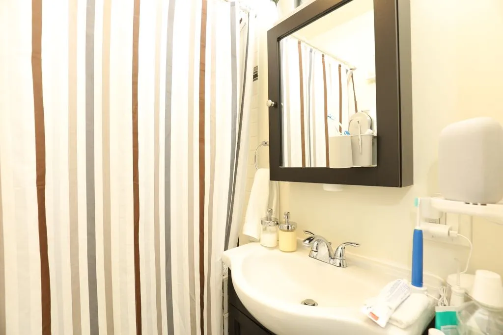 648 W Roscoe St, , 60657, USA 60657-unit#NG-Chicago-IL