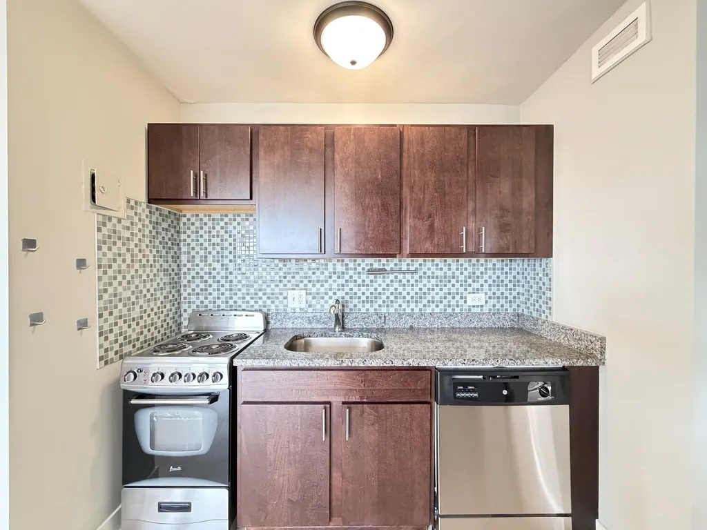 445 W Wellington Ave, , 60657, USA 60657-unit#15D-Chicago-IL