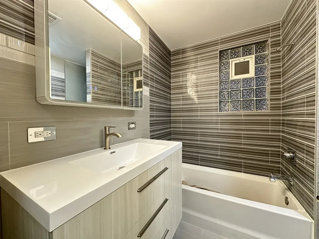 3245 N Lakewood Ave, ,  60657, USA 60657-unit#2-Chicago-IL