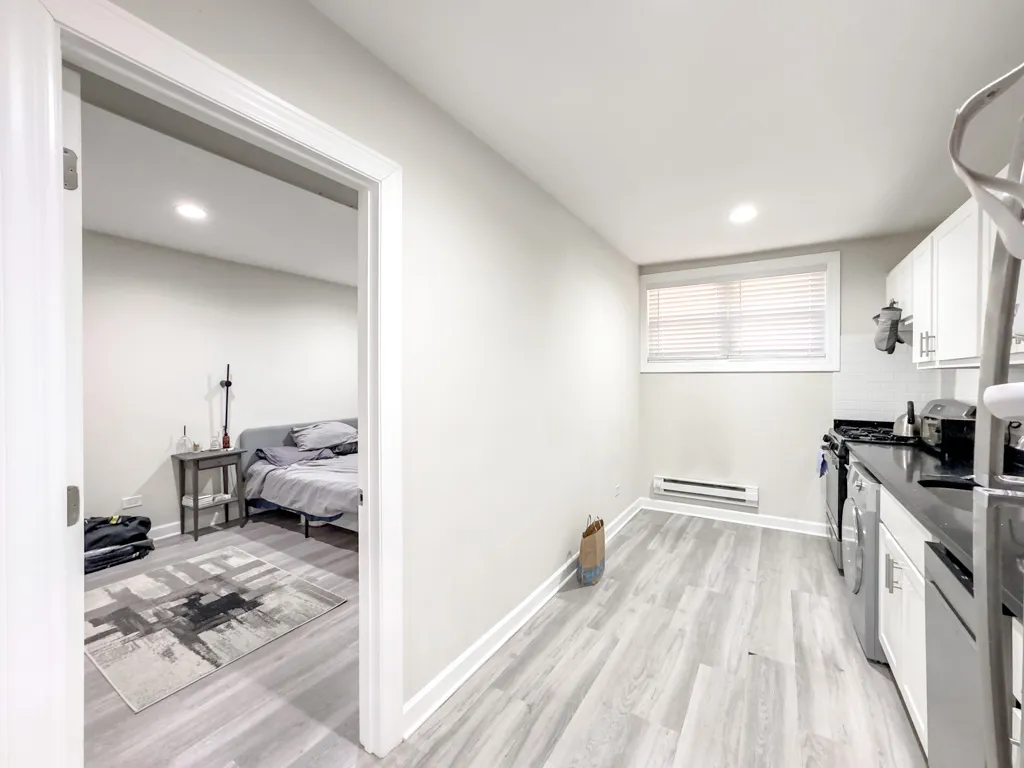 726 W Roscoe St, ,  60657, USA 60657-unit#SGDN-Chicago-IL