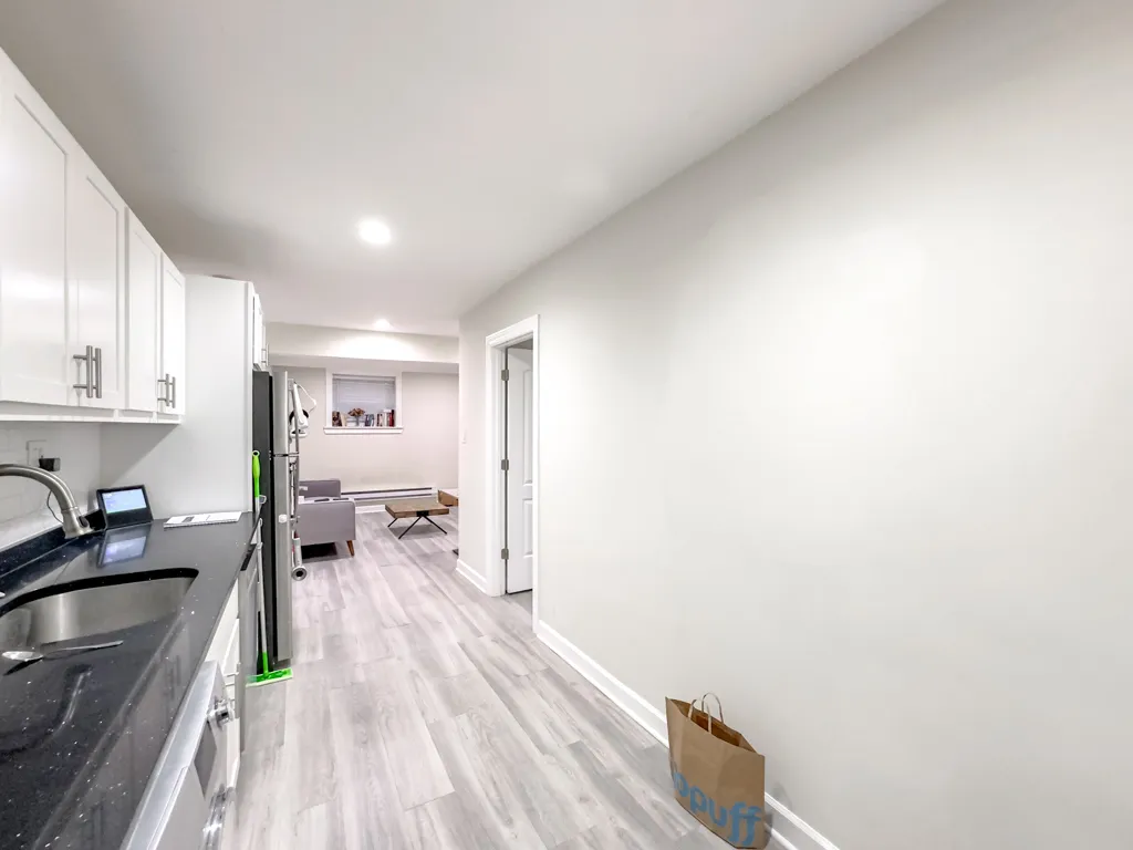 726 W Roscoe St, ,  60657, USA 60657-unit#SGDN-Chicago-IL