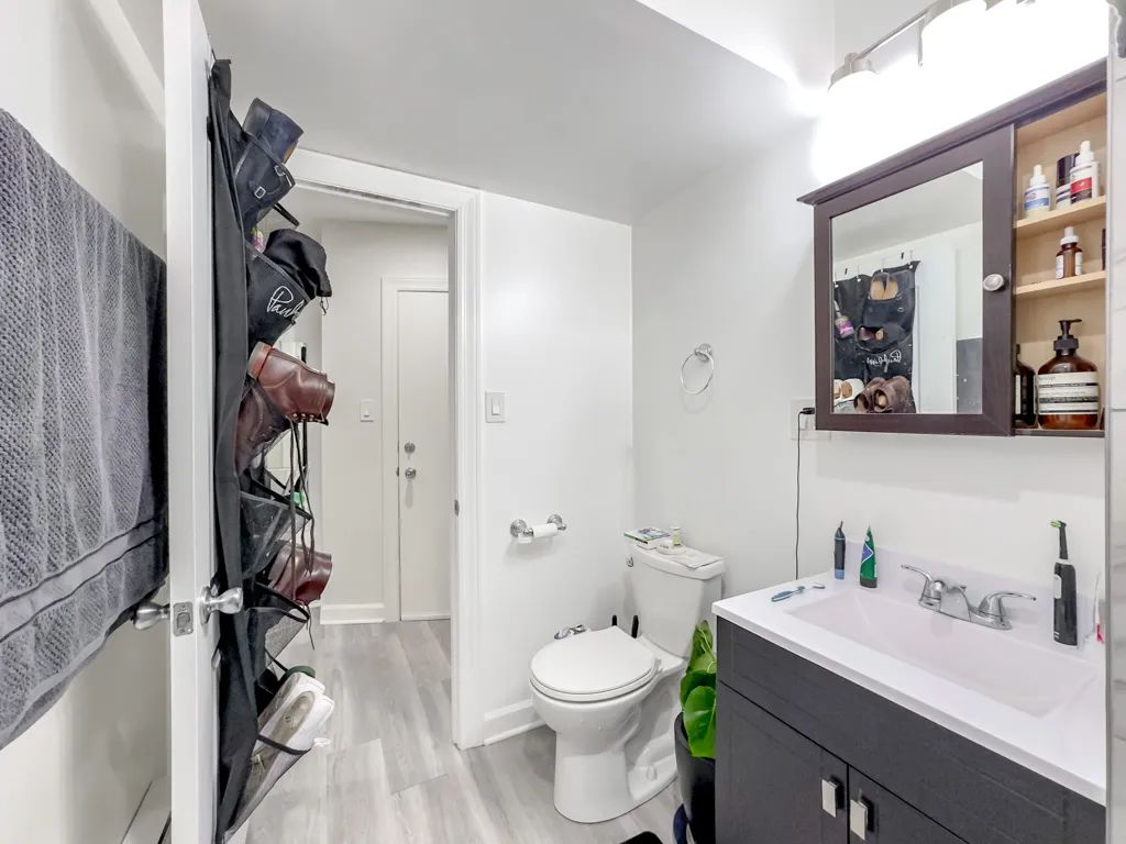 726 W Roscoe St, ,  60657, USA 60657-unit#SGDN-Chicago-IL