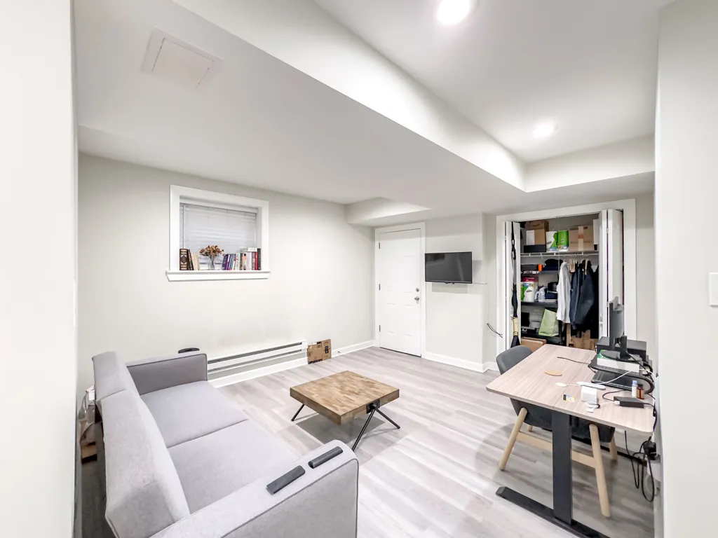 726 W Roscoe St, ,  60657, USA 60657-unit#SGDN-Chicago-IL