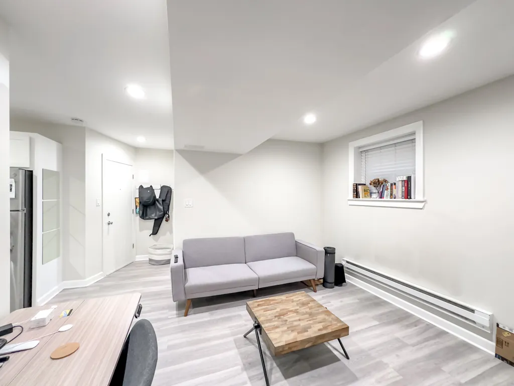 726 W Roscoe St, ,  60657, USA 60657-unit#SGDN-Chicago-IL