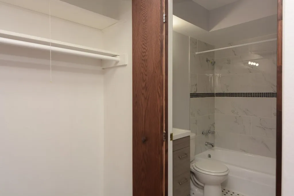 1040 W Hollywood Ave, ,  60660, USA 60660-unit#320-Chicago-IL