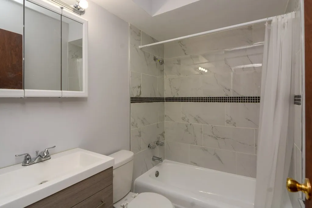 1040 W Hollywood Ave, ,  60660, USA 60660-unit#320-Chicago-IL