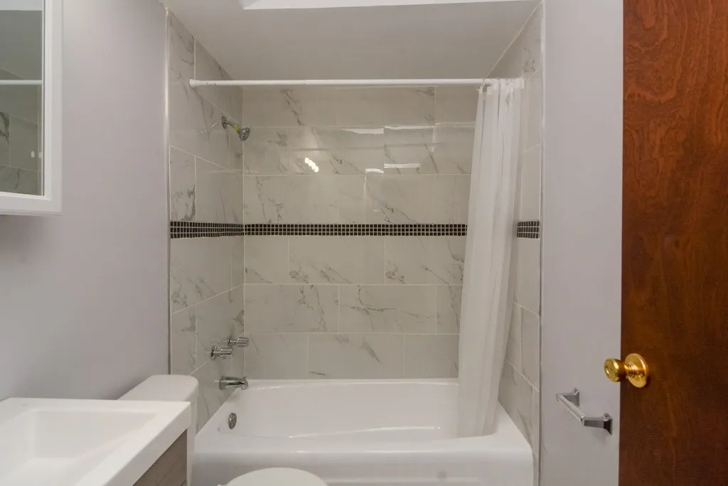 1040 W Hollywood Ave, ,  60660, USA 60660-unit#320-Chicago-IL