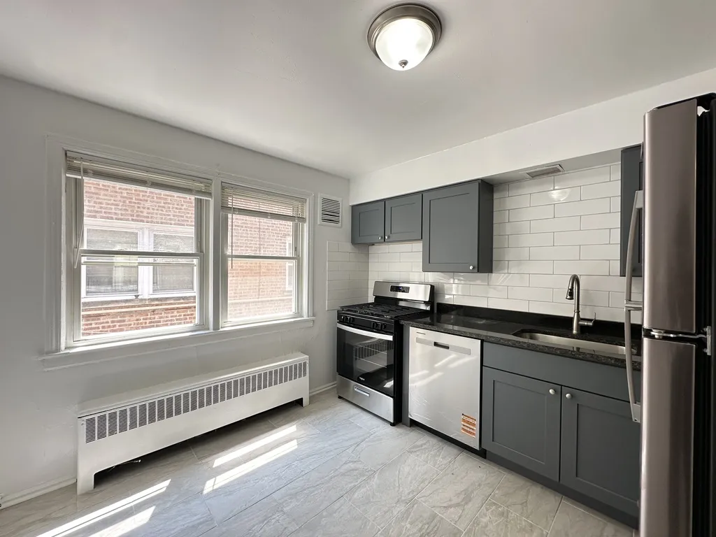 6727 N California Ave, ,  60645, USA 60645-unit#1W-Chicago-IL