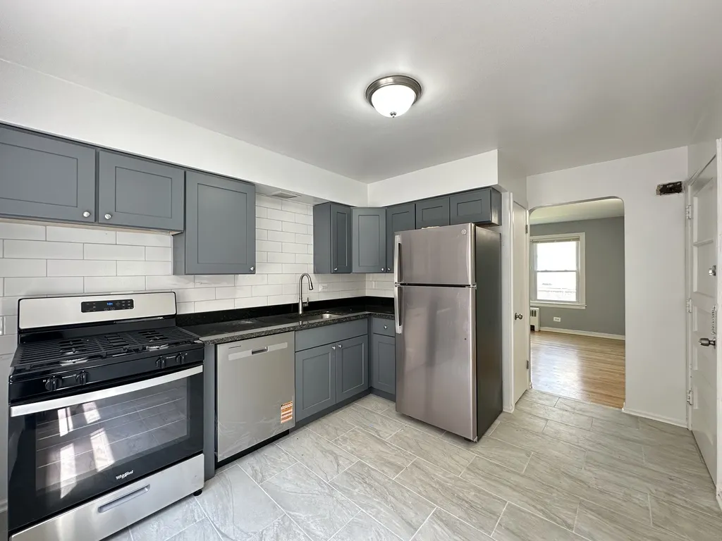 6727 N California Ave, ,  60645, USA 60645-unit#1W-Chicago-IL