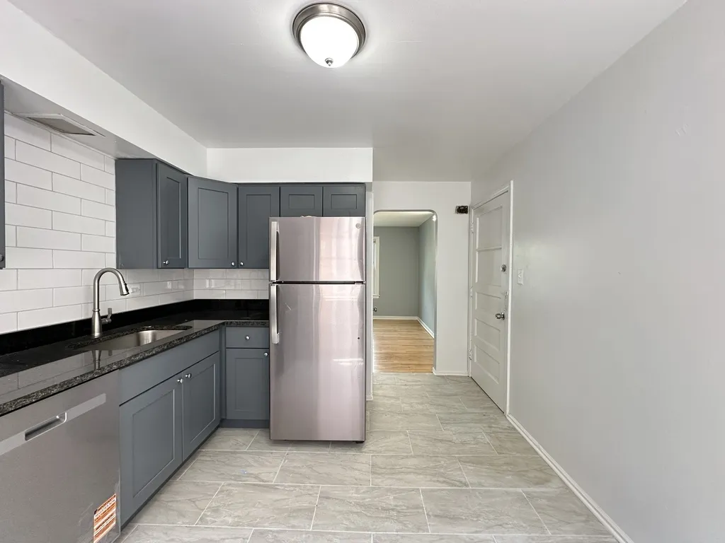 6727 N California Ave, ,  60645, USA 60645-unit#1W-Chicago-IL