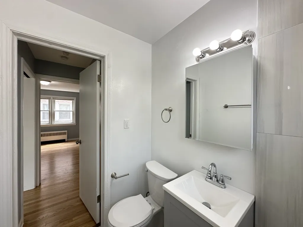 6727 N California Ave, ,  60645, USA 60645-unit#1W-Chicago-IL