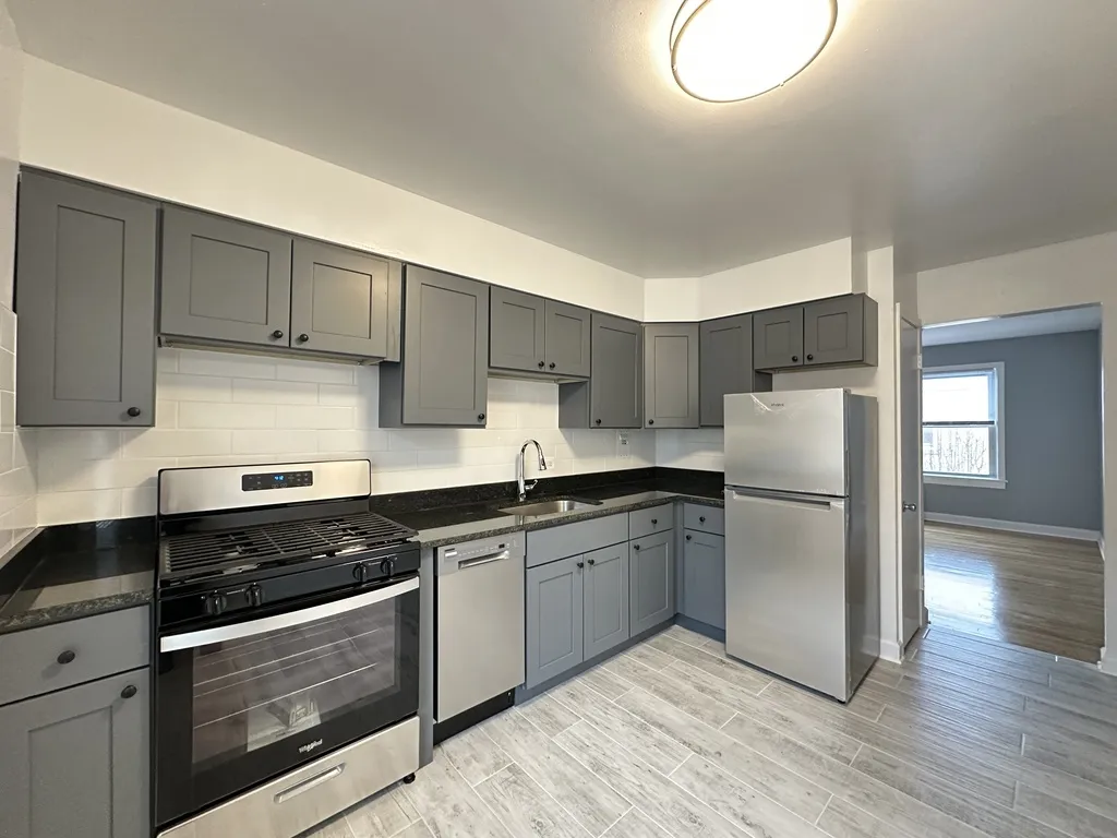 6731 N California Ave, ,  60645, USA 60645-unit#2E-Chicago-IL