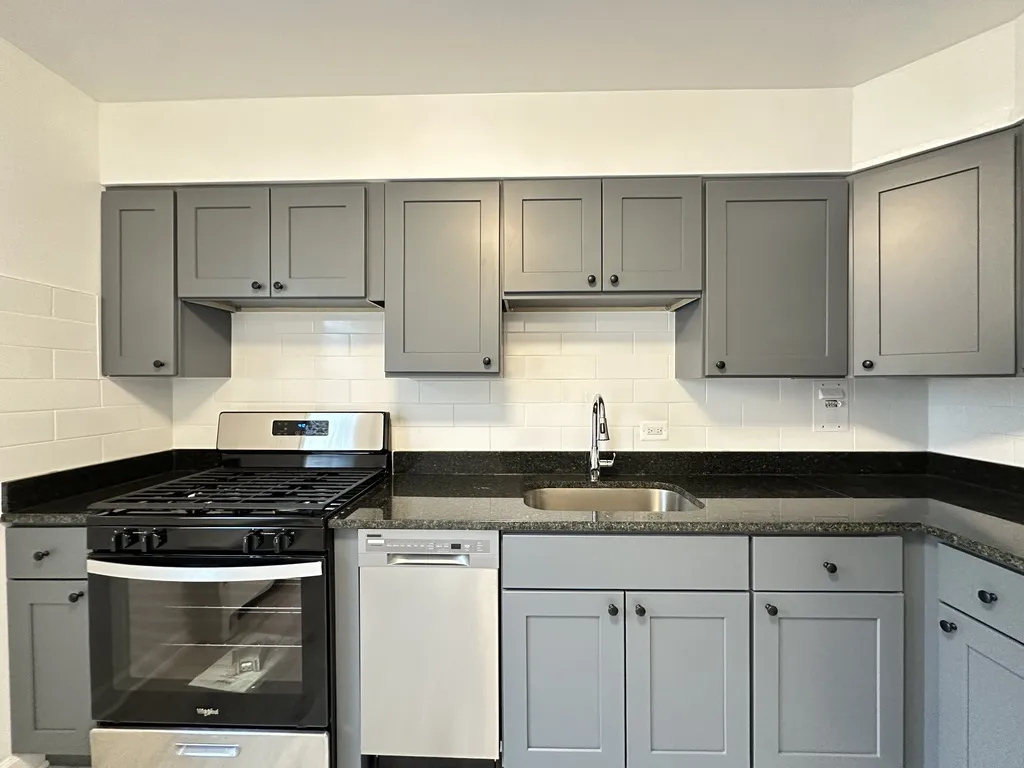 6731 N California Ave, ,  60645, USA 60645-unit#2E-Chicago-IL