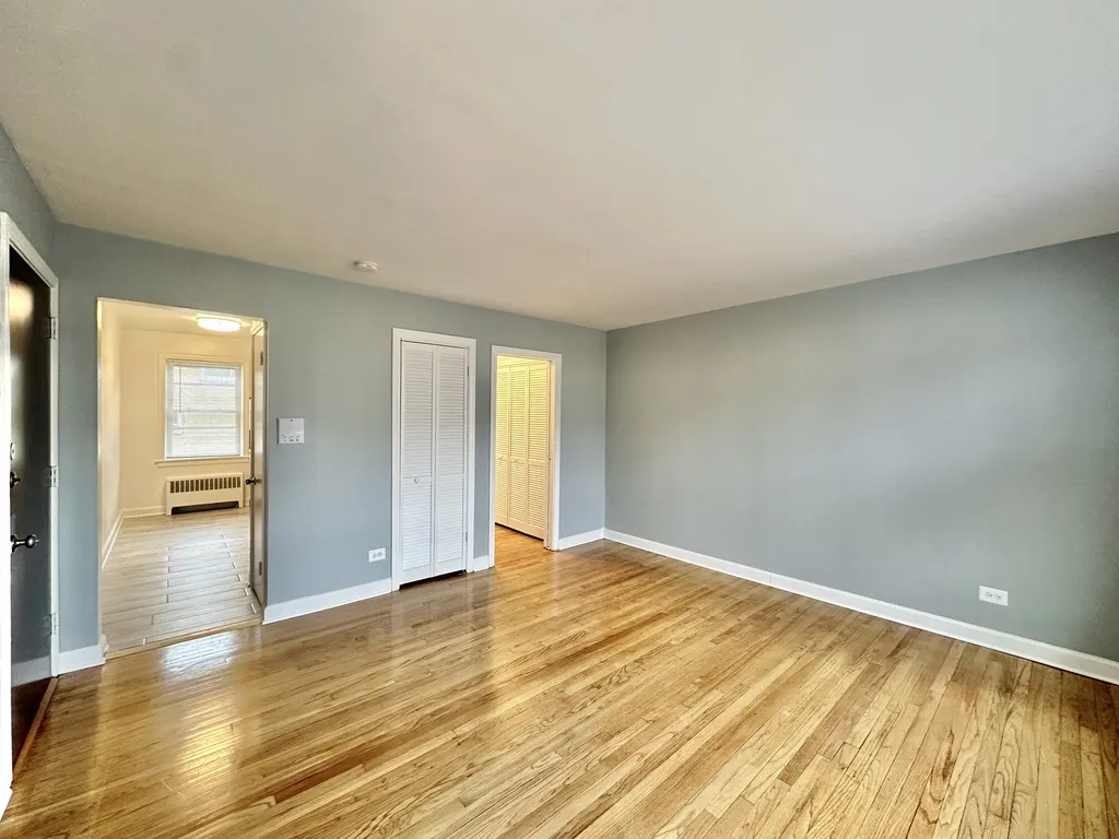 6731 N California Ave, ,  60645, USA 60645-unit#2E-Chicago-IL