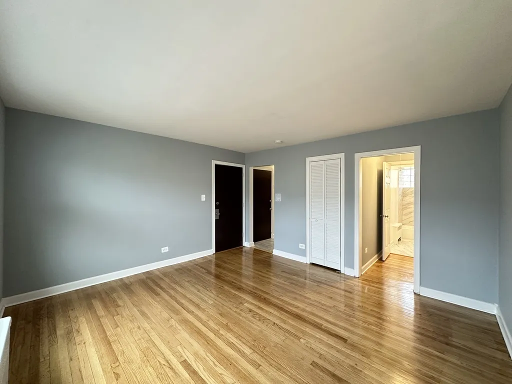 6731 N California Ave, ,  60645, USA 60645-unit#2E-Chicago-IL