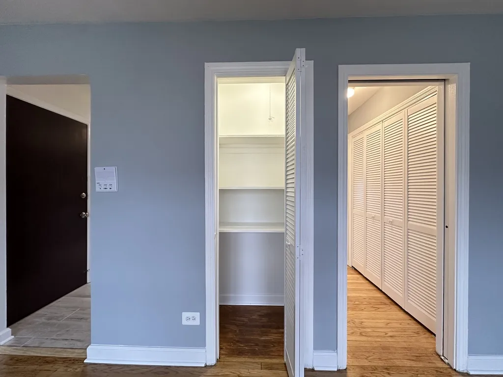 6731 N California Ave, ,  60645, USA 60645-unit#2E-Chicago-IL