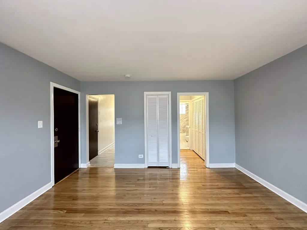 6731 N California Ave, ,  60645, USA 60645-unit#2E-Chicago-IL