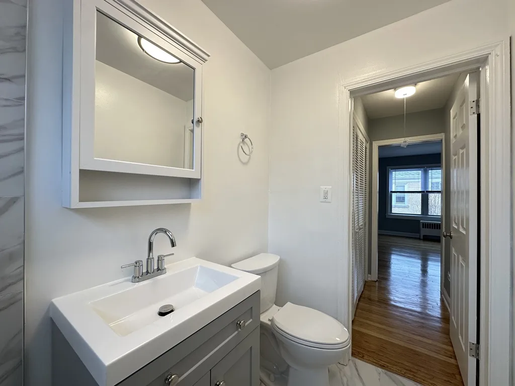 6731 N California Ave, ,  60645, USA 60645-unit#2E-Chicago-IL