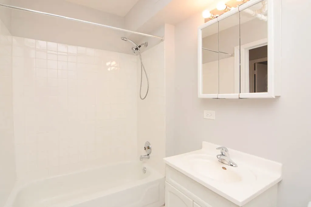 5736 N Winthrop Ave, , 60660, USA 60660-unit#014-Chicago-IL