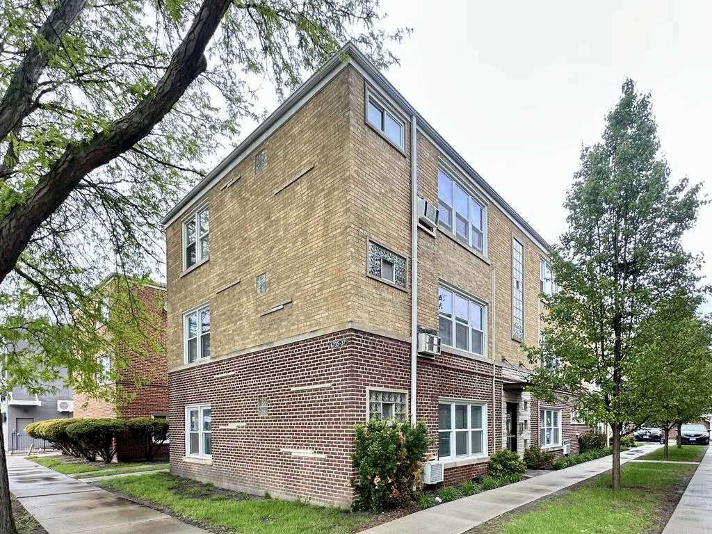 6737 N California Ave, , 60645, USA 60645-unit#1W-Chicago-IL