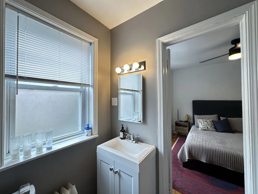 5516 N Kenmore Ave, ,  60640, USA 60640-unit#300-Chicago-IL