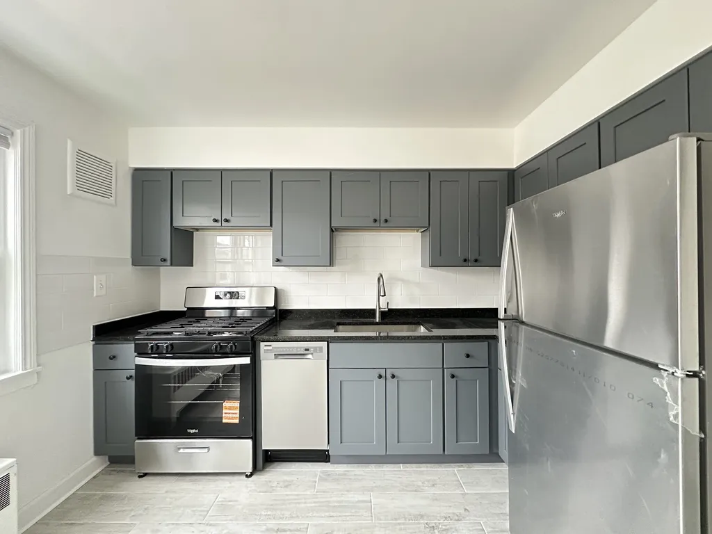 6721 N California Ave, ,  60645, USA 60645-unit#2E-Chicago-IL