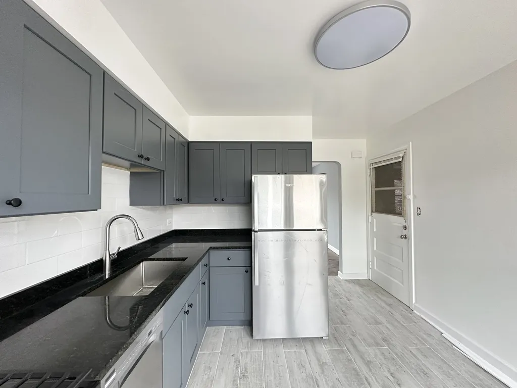 6721 N California Ave, ,  60645, USA 60645-unit#2E-Chicago-IL