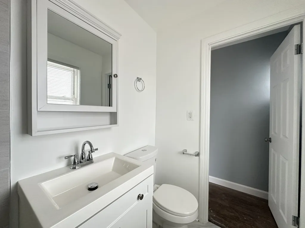 6721 N California Ave, ,  60645, USA 60645-unit#2E-Chicago-IL