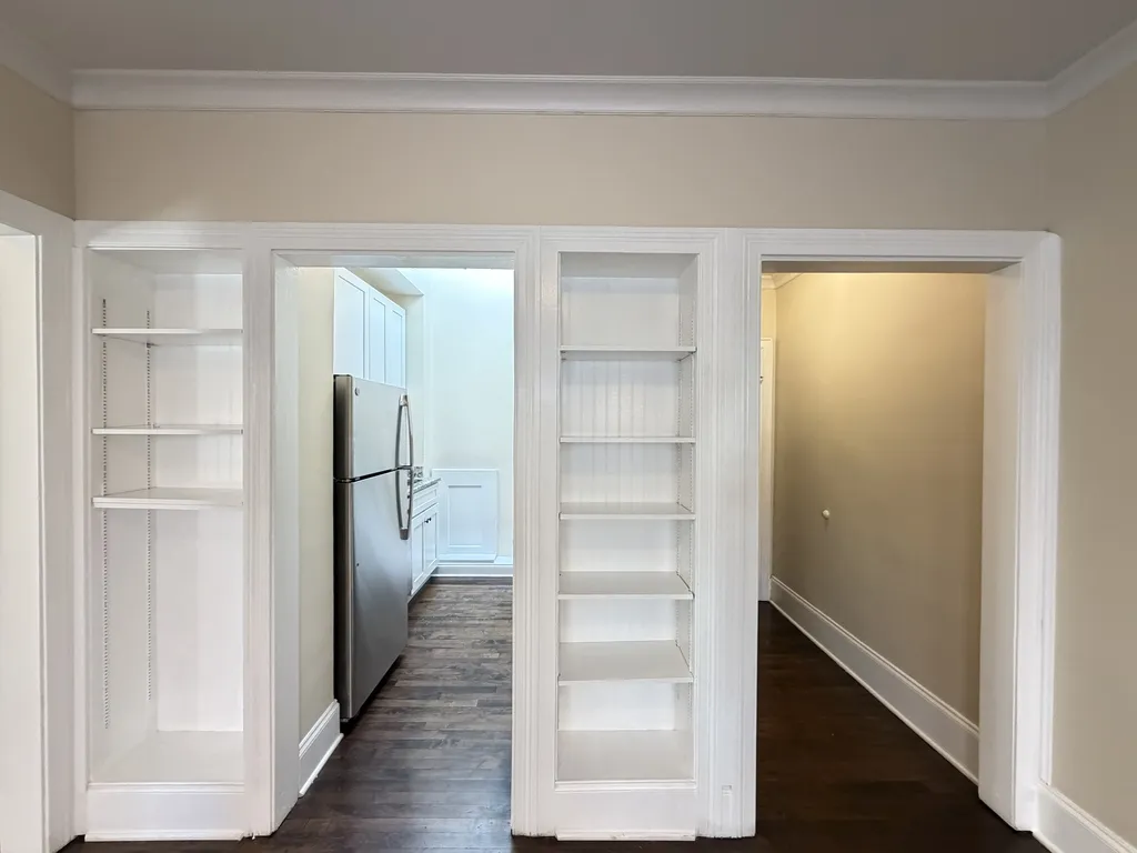 809 Elm St, Winnetka, 60093, USA 60093-unit#2-Chicago-IL
